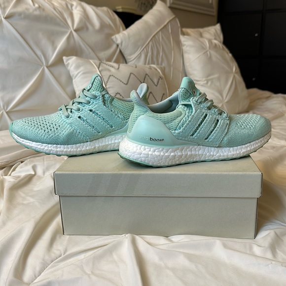 Adidas UltraBoost - Picture 1 of 6